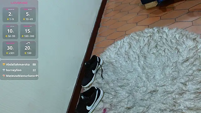 ValerieLyon_ Chat XXX in diretta