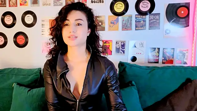 Maya_Rogerss Chat XXX in diretta
