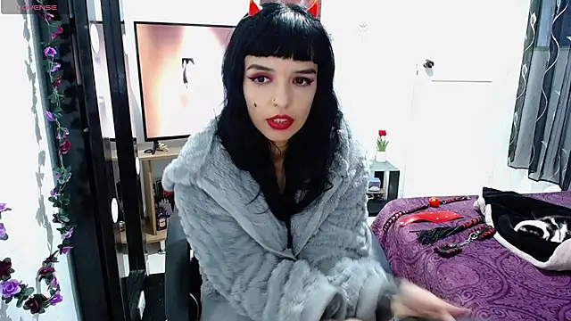 Онлайн чат XXX charllotee_dark