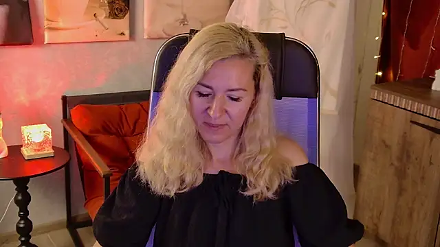 DonnaSmitth Adlı Modelin Canlı XXX Sohbeti