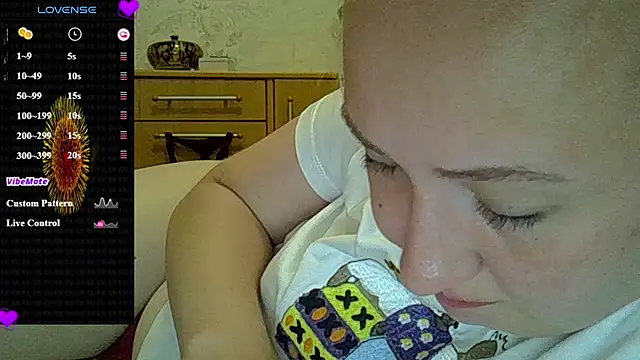 CurvyWild_Lady30's Live XXX Chat