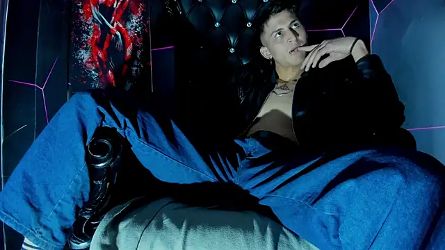 XXX chat uživo modela Axel_Romanov