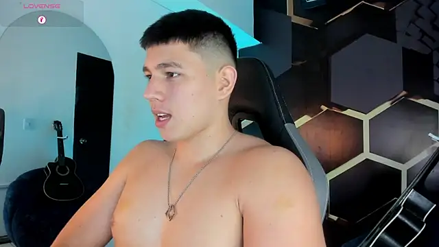 JamesCr_ Adlı Modelin Canlı XXX Sohbeti