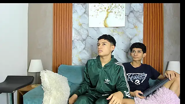 دردشة AVENGER_BOYS2026 الجنسية المباشرة