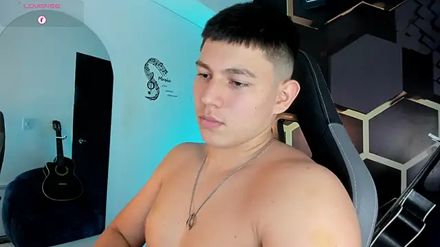 צ'אט XXX בשידור חי של JamesCr_