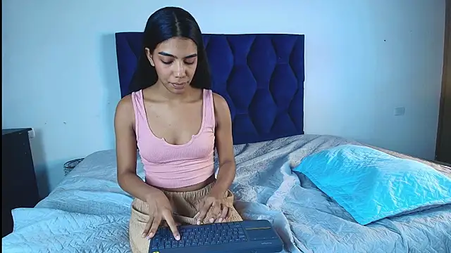 XXX chat uživo modela shining_lovers