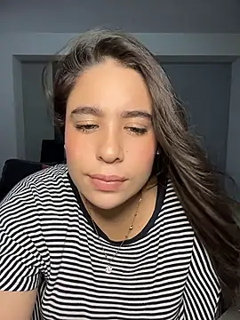 pretty-tata's Live XXX Chat