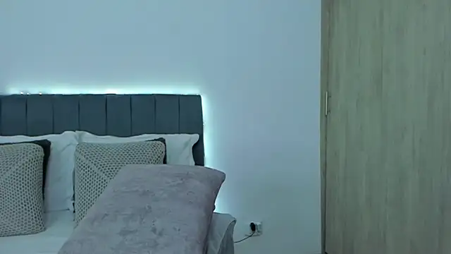 im_sarah34's Live XXX Chat