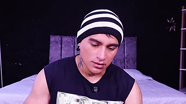 دردشة LiamDeep الجنسية المباشرة