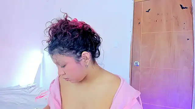 XXX chat uživo modela Emily_Coper18
