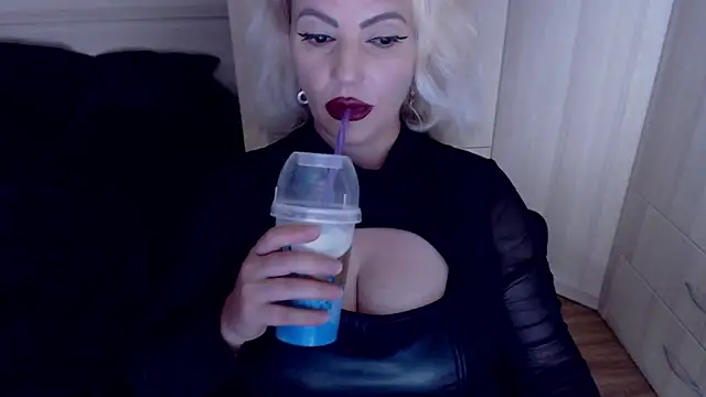 แชท XXX สดของ MistressDemi