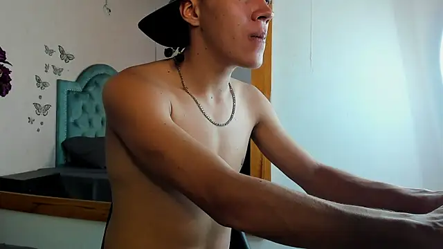 Živý XXX chat Charlie_Latino