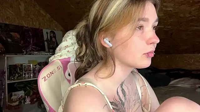Živý XXX chat HeidiTian