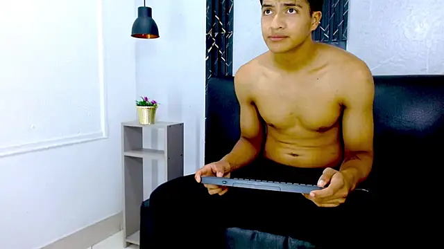 MaxWyatt_ – Naživo XXX chat