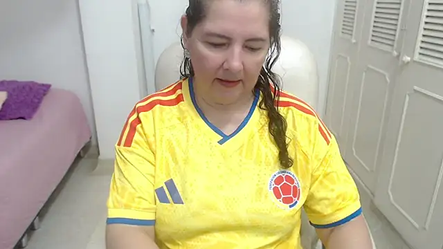 צ'אט XXX בשידור חי של leonela_69