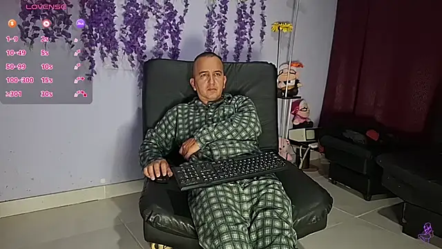 GreisyAndHazzan's Live XXX Chat
