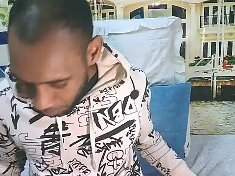 צ'אט XXX בשידור חי של IndianMagicMike