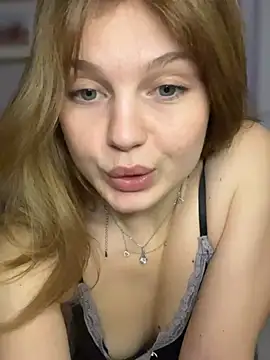 Emaline_Fane Adlı Modelin Canlı XXX Sohbeti