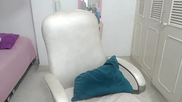 leonela_69 现场XXX聊天