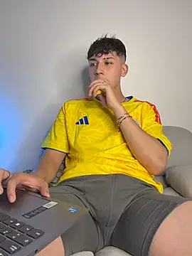 OLIVER_K Adlı Modelin Canlı XXX Sohbeti