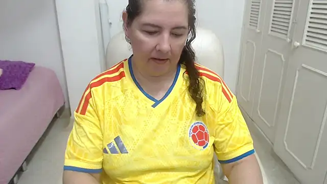 leonela_69 Live XXX Chat