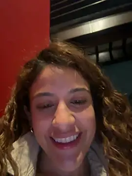 alana15 Adlı Modelin Canlı XXX Sohbeti