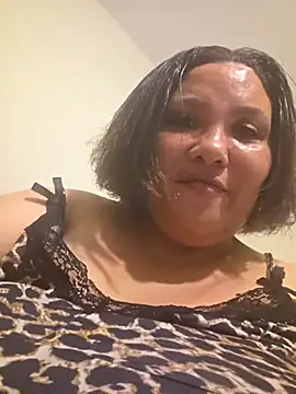 Curvy-Nthabi_X's Live XXX Chat