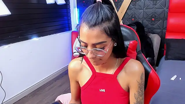 Chatroom XXX en direct de KarlaSlutSkinny__