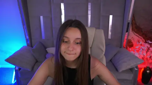 TinyNatalie Live XXX-chat
