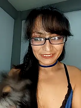 Chatroom XXX en direct de LucyCherry69