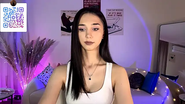 LinaMour Adlı Modelin Canlı XXX Sohbeti