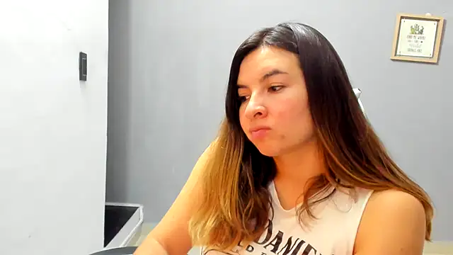 Chatroom XXX en direct de __Emma__11__Lecat_