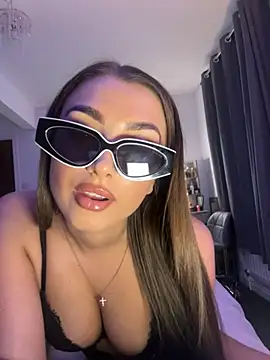 ellariverssn Live XXX chat