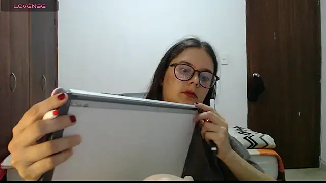 XXX chat uživo modela MadieeLorez