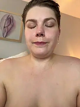 violetaurora95 Adlı Modelin Canlı XXX Sohbeti
