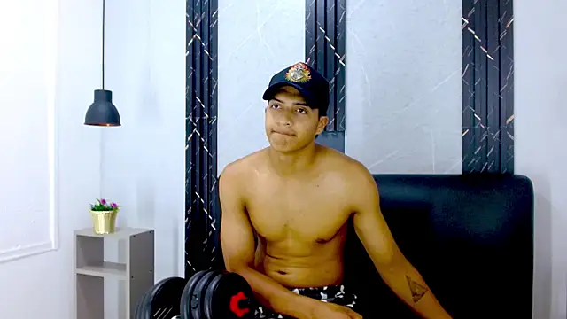 MaxWyatt_n Live XXX chat