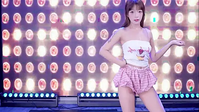Xt-001 라이브 XXX 채팅