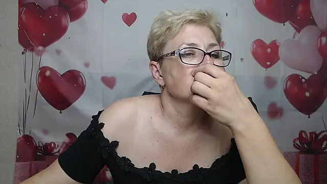 EmiliaGree's Live XXX Chat