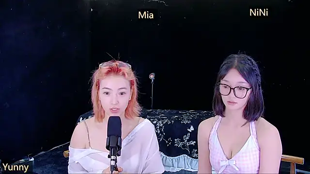 Czat XXX na żywo – MiNi-U