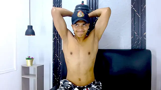 Онлайн чат XXX MaxWyatt_