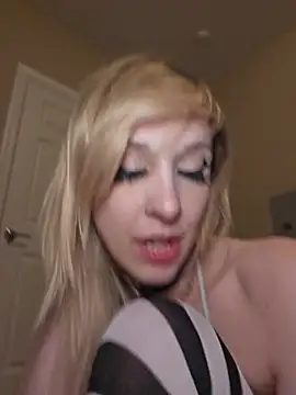 צ'אט XXX בשידור חי של AmethystFoxx