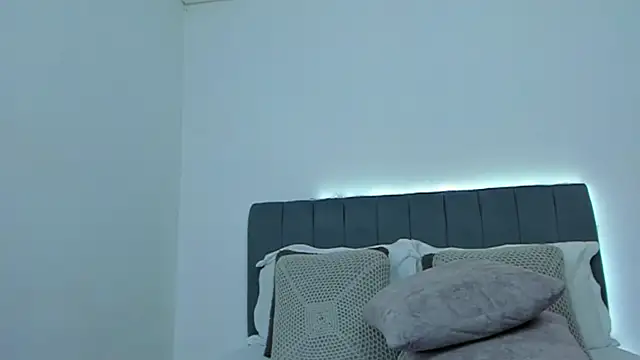 im_sarah34 élő XXX-chatje