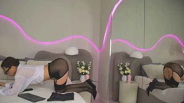 Онлайн чат XXX Nicole_Space