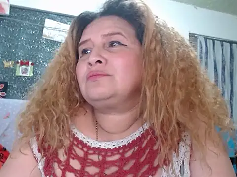 Perla1981--'s Live XXX Chat