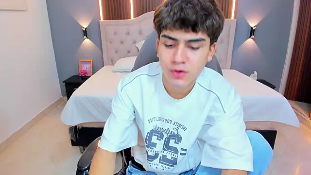 Tommy18__'s Live XXX Chat