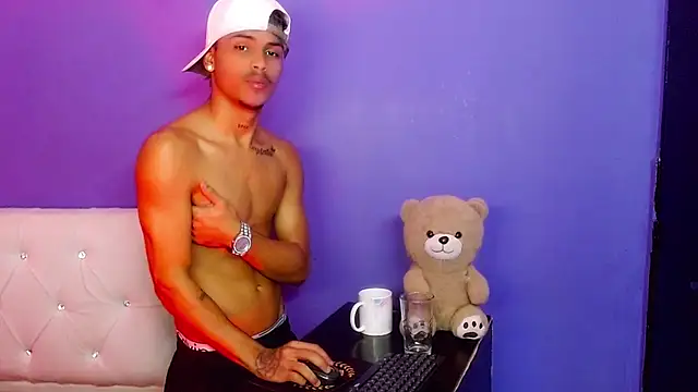 Angel_foxc13 Chat XXX in diretta