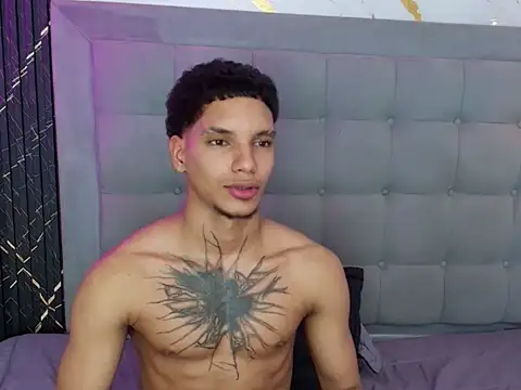 XXX chat uživo modela kai_storm77