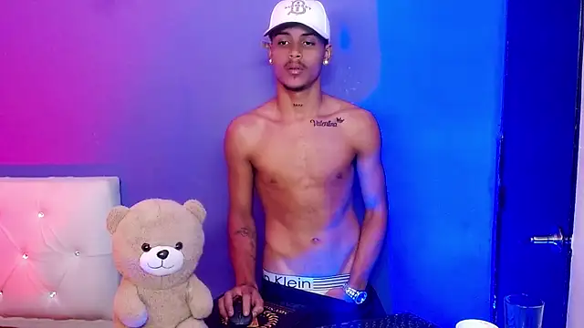Angel_foxc13 élő XXX-chatje
