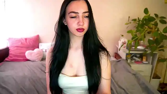 WildKittenX_ Adlı Modelin Canlı XXX Sohbeti