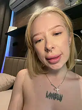 MaryChanXO XXX чат на живо